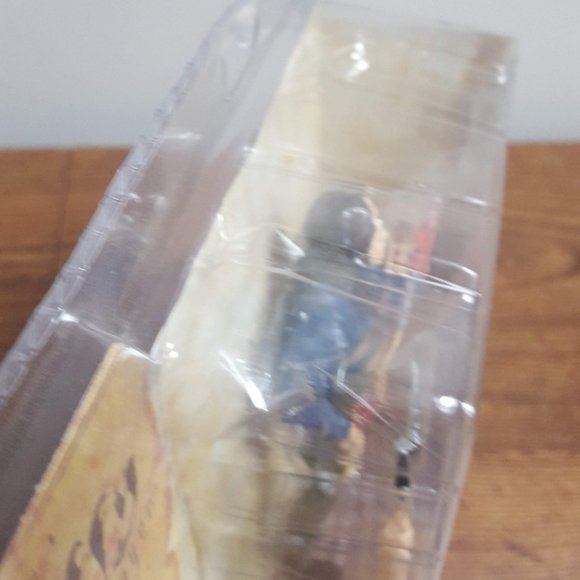 Diamond Select Buffy the Vampire Slayer End of Days Faith Figure - Picture 4 of 4